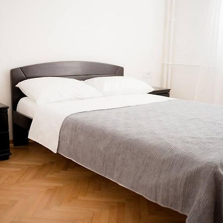 Downtown, Spacious, 2 Bedroom Apartment Belgrado Exterior foto
