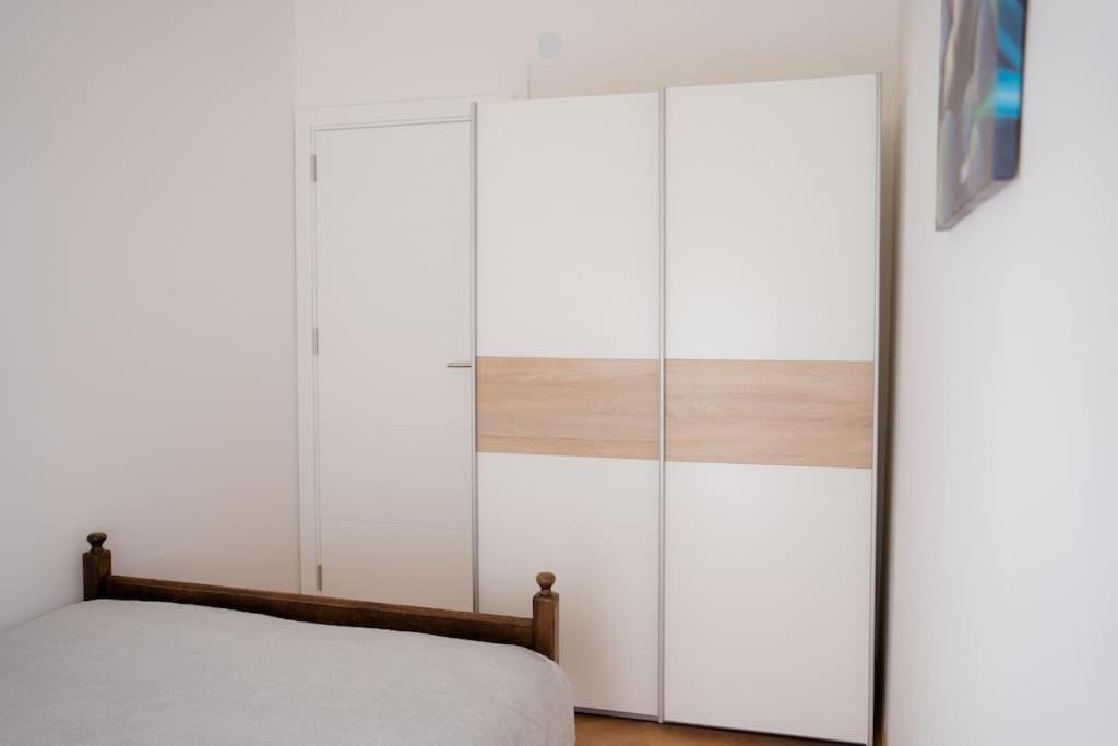 Downtown, Spacious, 2 Bedroom Apartment Belgrado Exterior foto