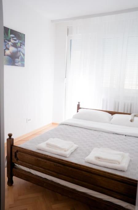 Downtown, Spacious, 2 Bedroom Apartment Belgrado Exterior foto